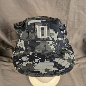 U.S. NAVY O-3 LIEUTENANT DIGITAL CAMO 8 POINT WORKING UTILITY HAT, SIZE 7